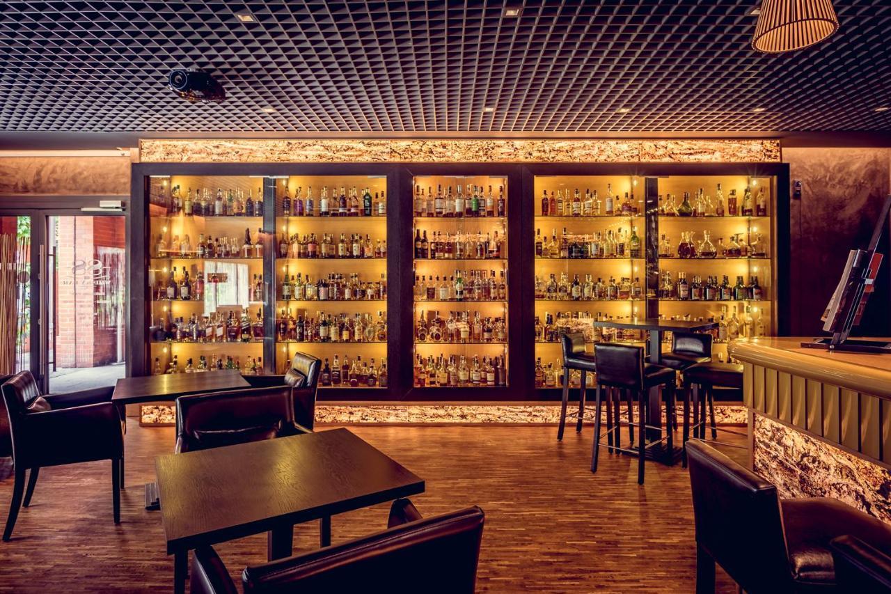 City Park Hotel & Residence Познан Екстериор снимка The bar at the Scotch Malt Whisky Society